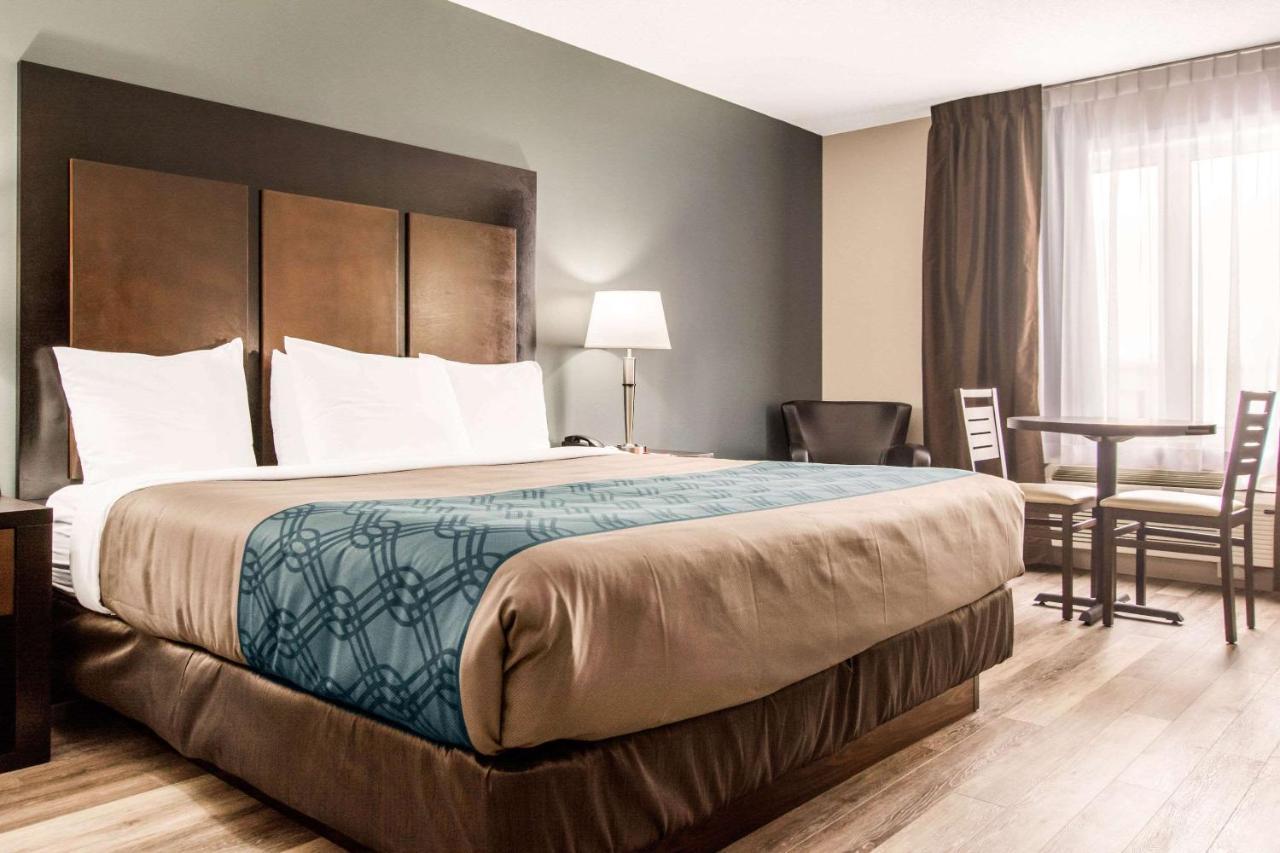 Econo Lodge Inn & Suites Saint Apollinaire Εξωτερικό φωτογραφία