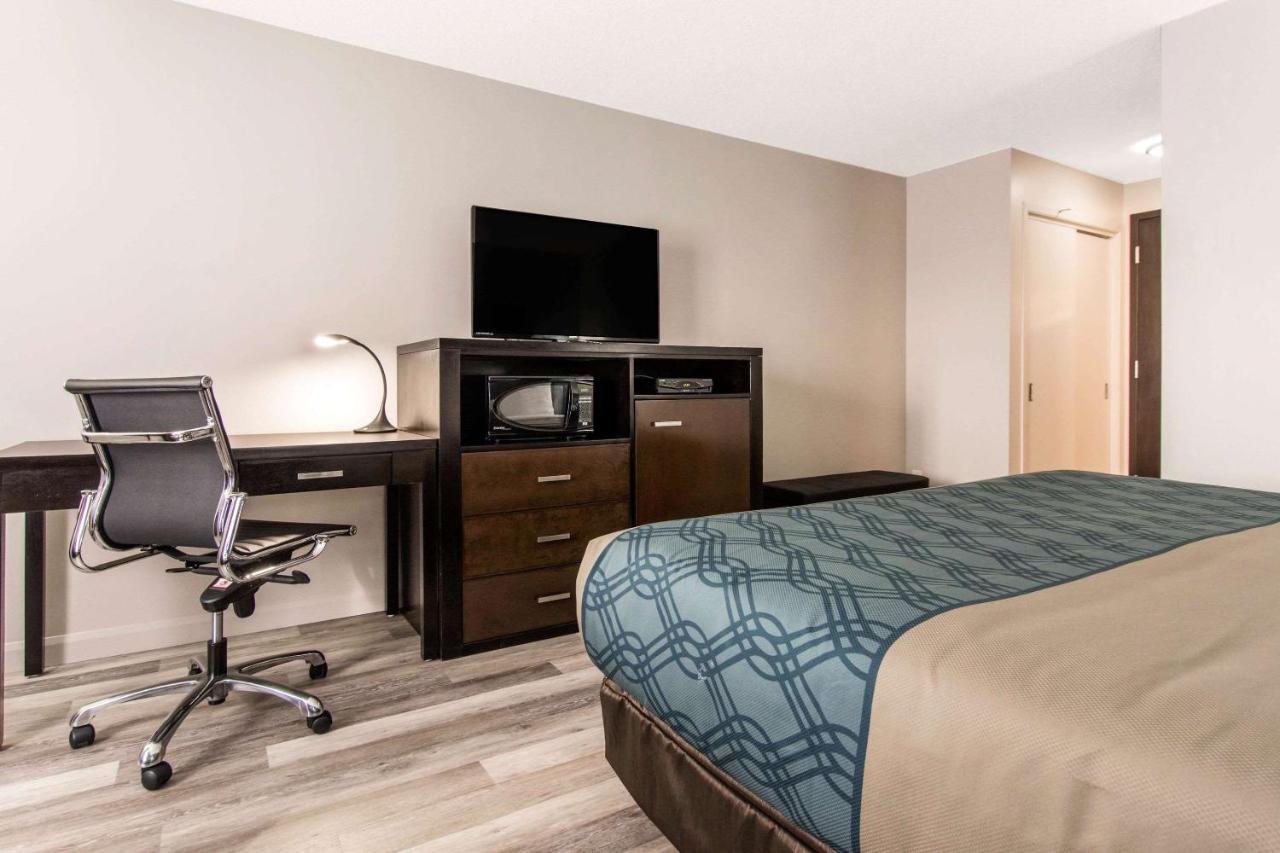 Econo Lodge Inn & Suites Saint Apollinaire Εξωτερικό φωτογραφία