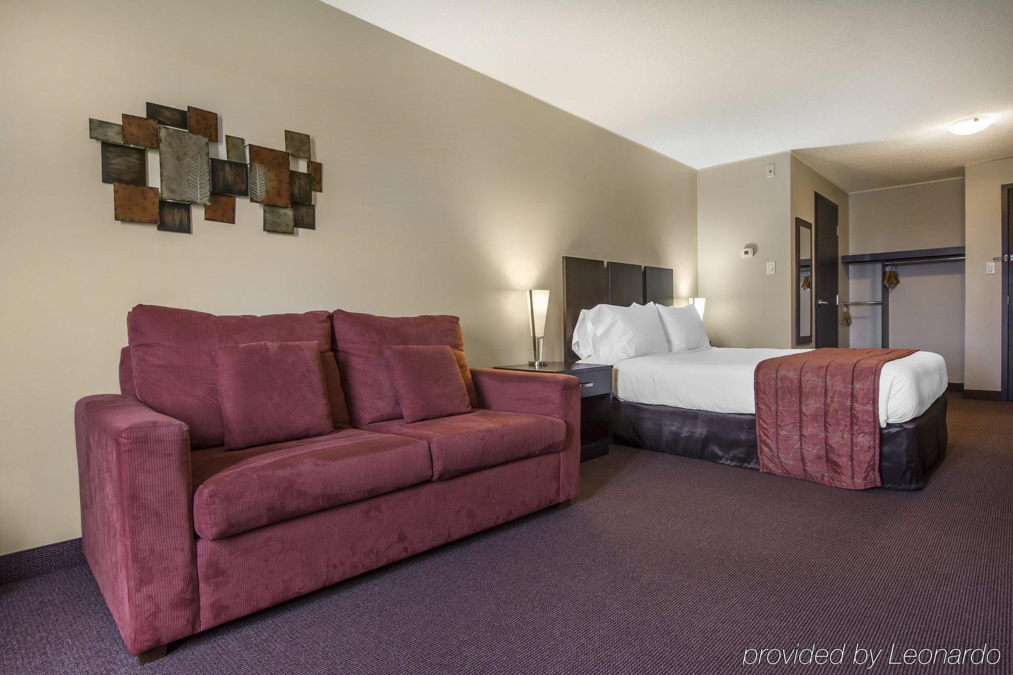 Econo Lodge Inn & Suites Saint Apollinaire Εξωτερικό φωτογραφία