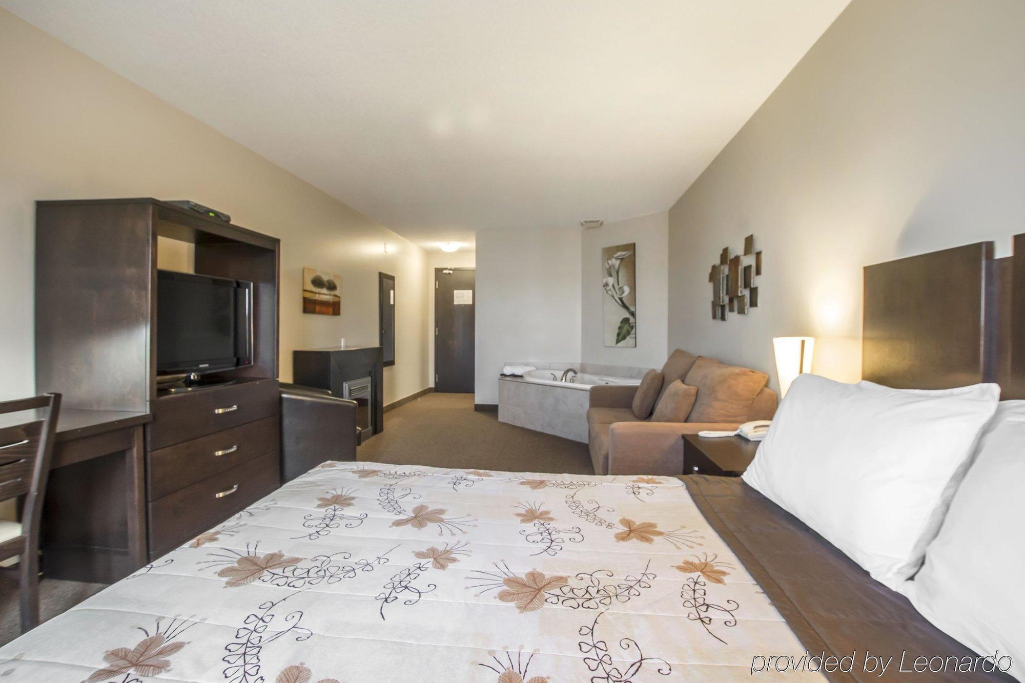 Econo Lodge Inn & Suites Saint Apollinaire Εξωτερικό φωτογραφία