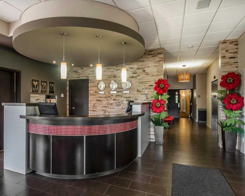 Econo Lodge Inn & Suites Saint Apollinaire Εξωτερικό φωτογραφία
