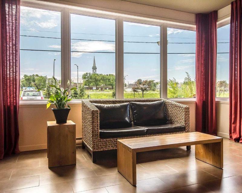Econo Lodge Inn & Suites Saint Apollinaire Εξωτερικό φωτογραφία