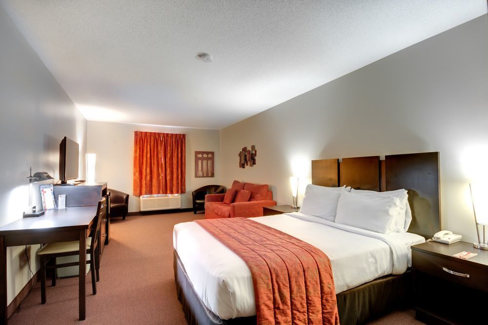 Econo Lodge Inn & Suites Saint Apollinaire Εξωτερικό φωτογραφία