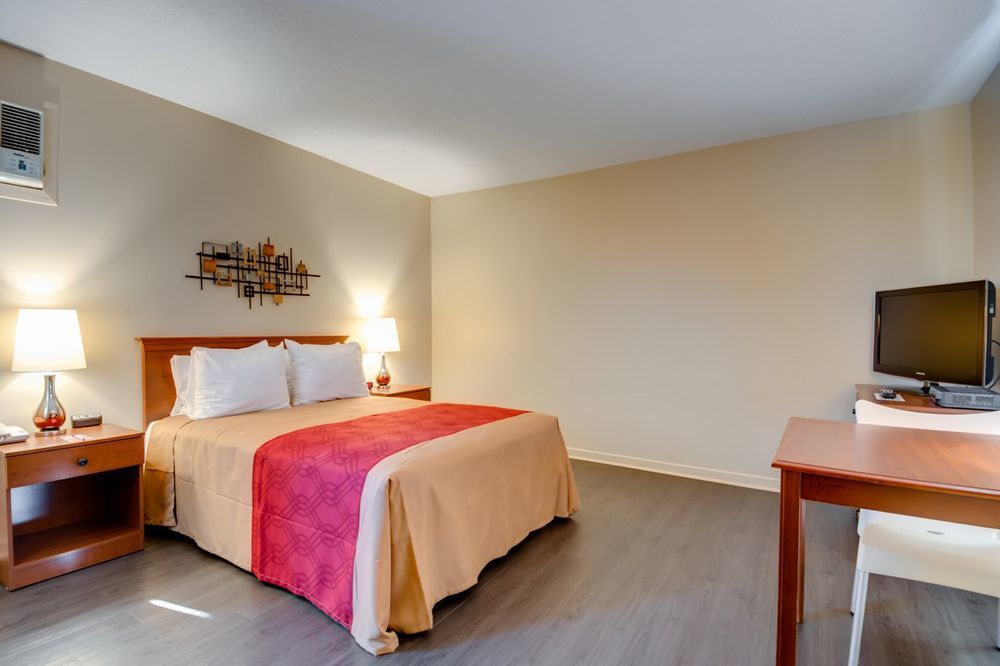 Econo Lodge Inn & Suites Saint Apollinaire Εξωτερικό φωτογραφία