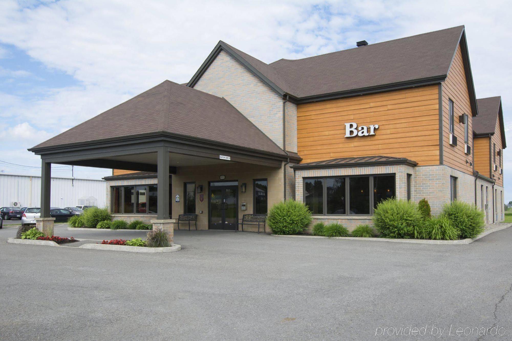 Econo Lodge Inn & Suites Saint Apollinaire Εξωτερικό φωτογραφία