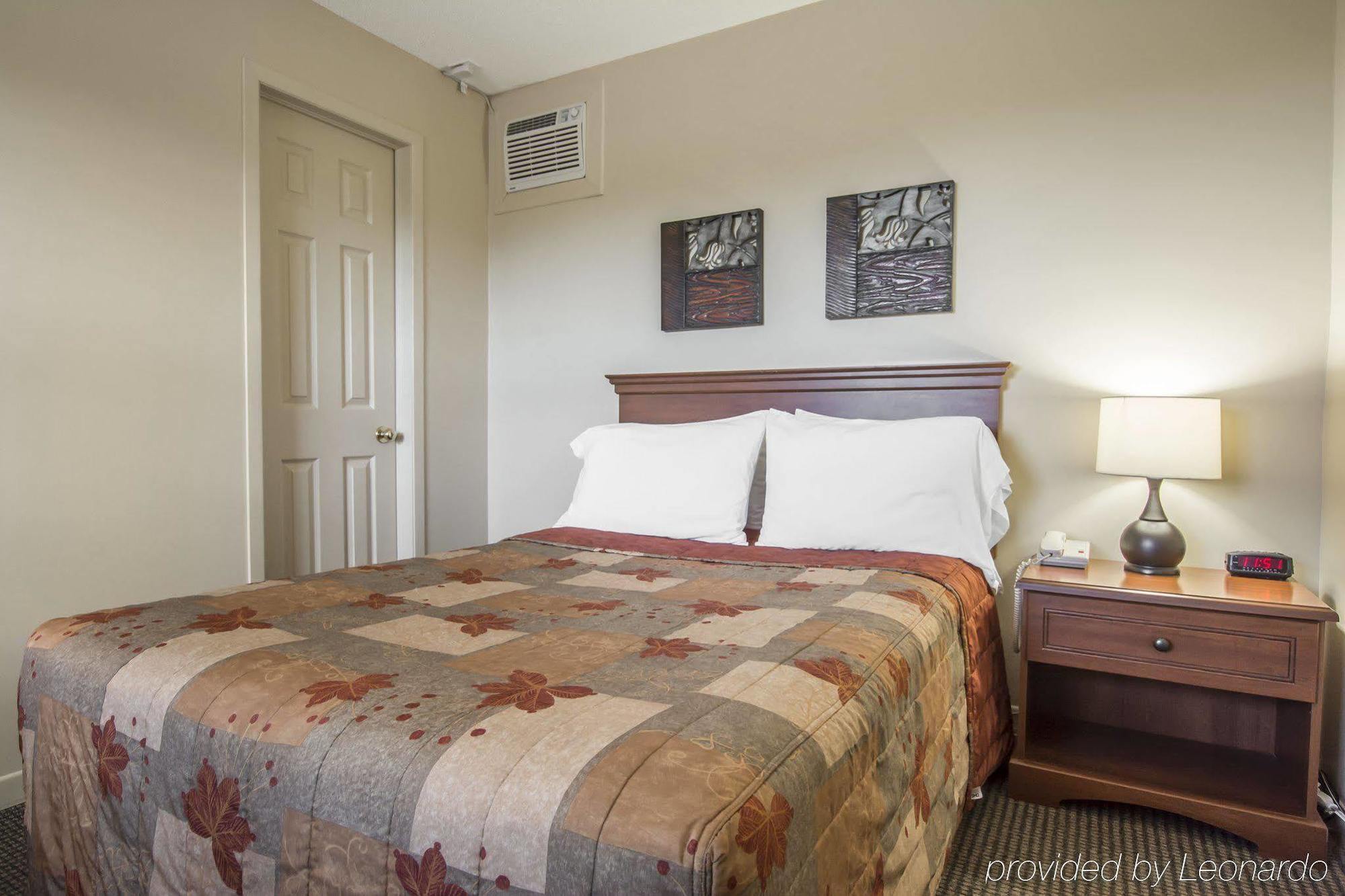 Econo Lodge Inn & Suites Saint Apollinaire Εξωτερικό φωτογραφία