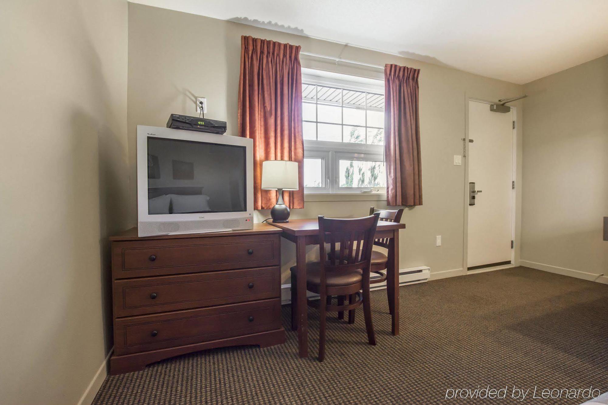 Econo Lodge Inn & Suites Saint Apollinaire Εξωτερικό φωτογραφία