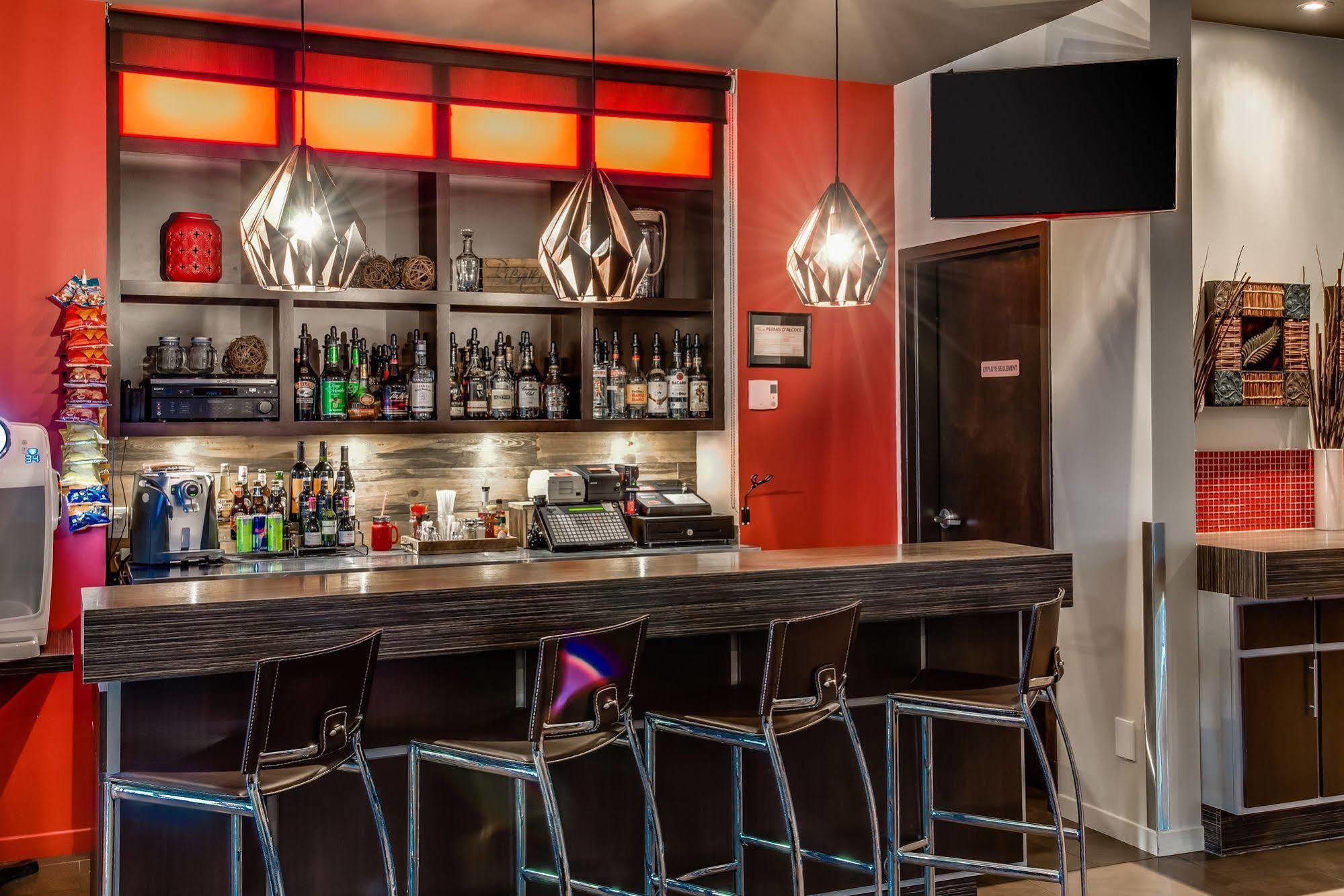 Econo Lodge Inn & Suites Saint Apollinaire Εξωτερικό φωτογραφία