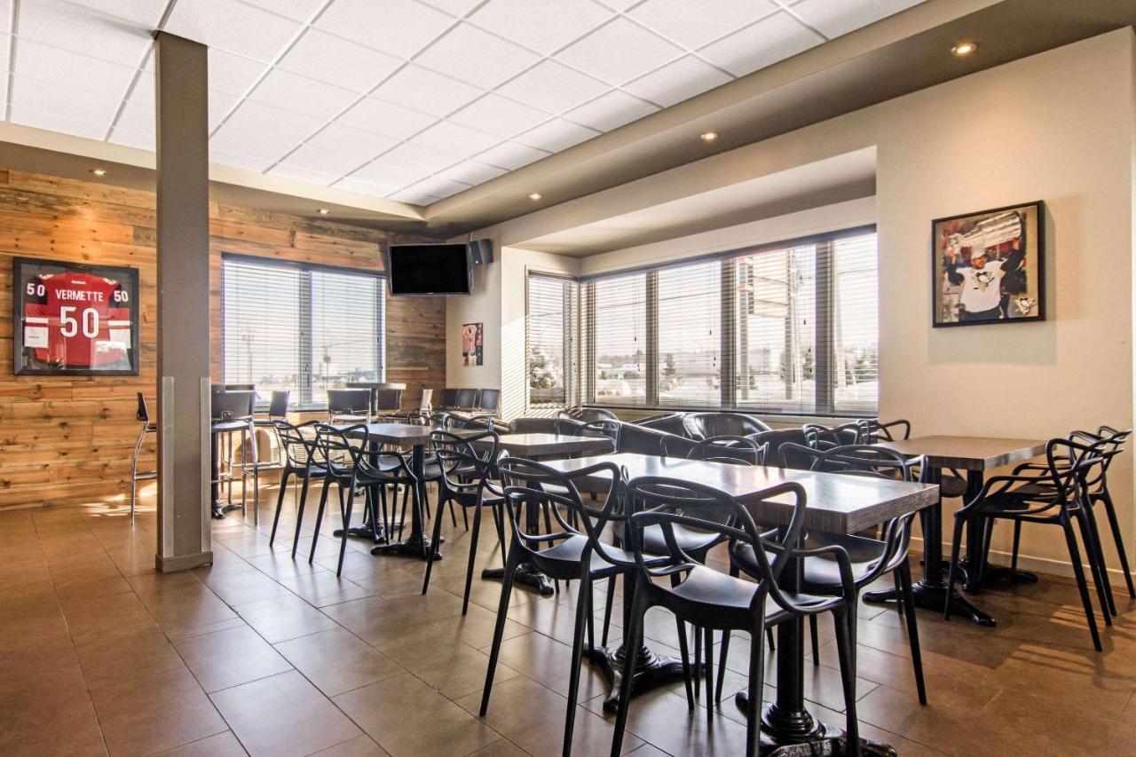 Econo Lodge Inn & Suites Saint Apollinaire Εξωτερικό φωτογραφία