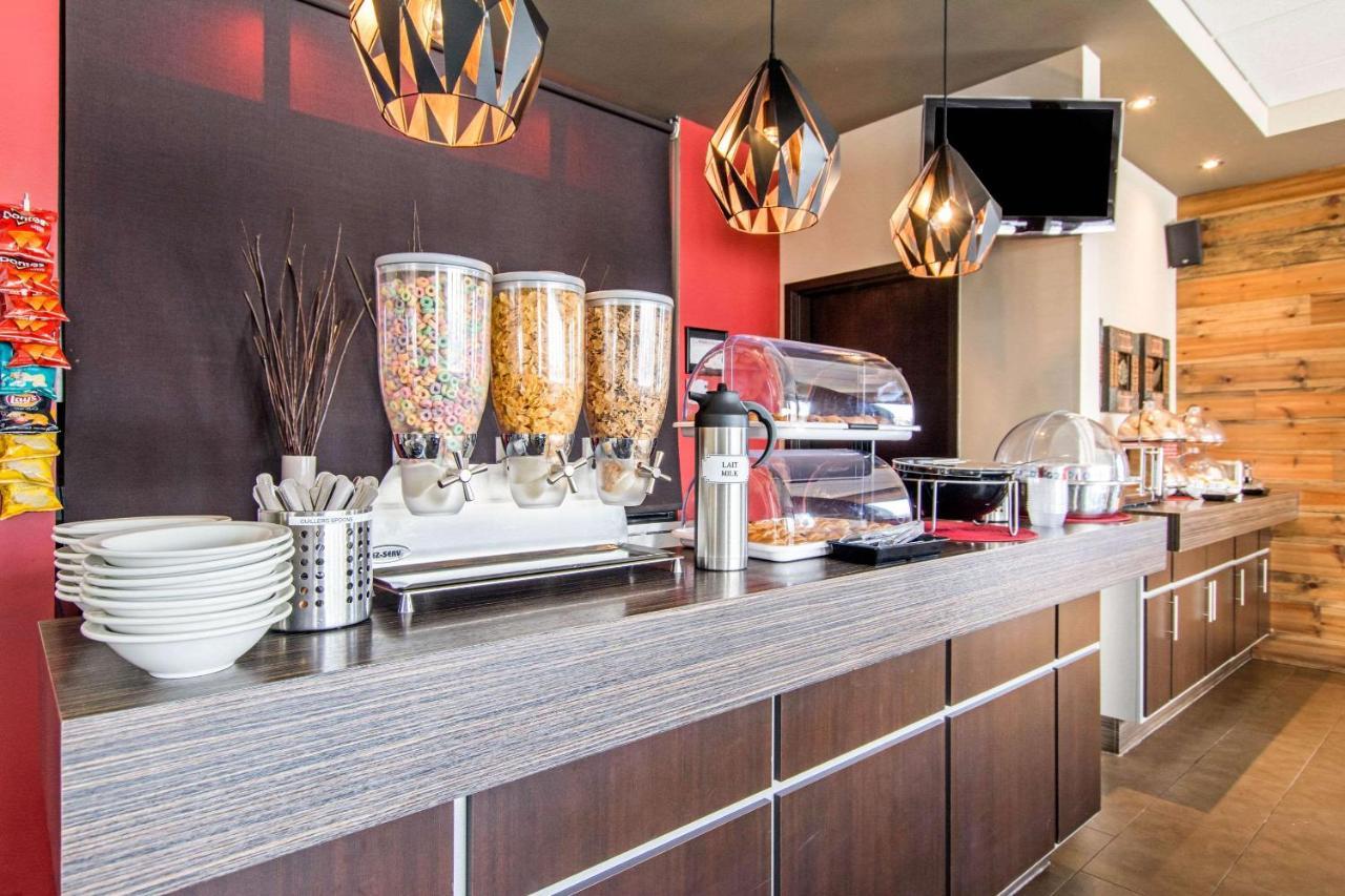 Econo Lodge Inn & Suites Saint Apollinaire Εξωτερικό φωτογραφία