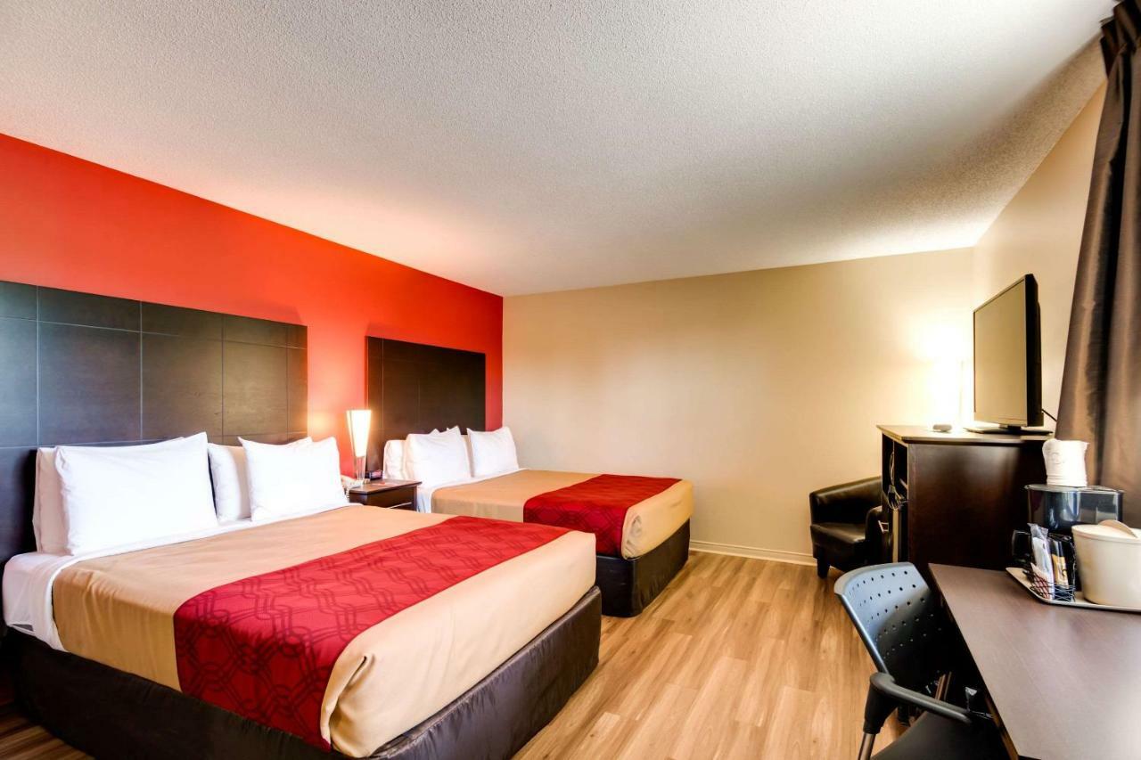 Econo Lodge Inn & Suites Saint Apollinaire Εξωτερικό φωτογραφία