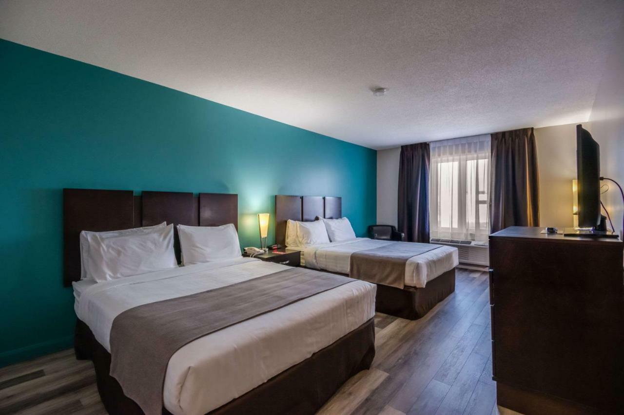 Econo Lodge Inn & Suites Saint Apollinaire Εξωτερικό φωτογραφία