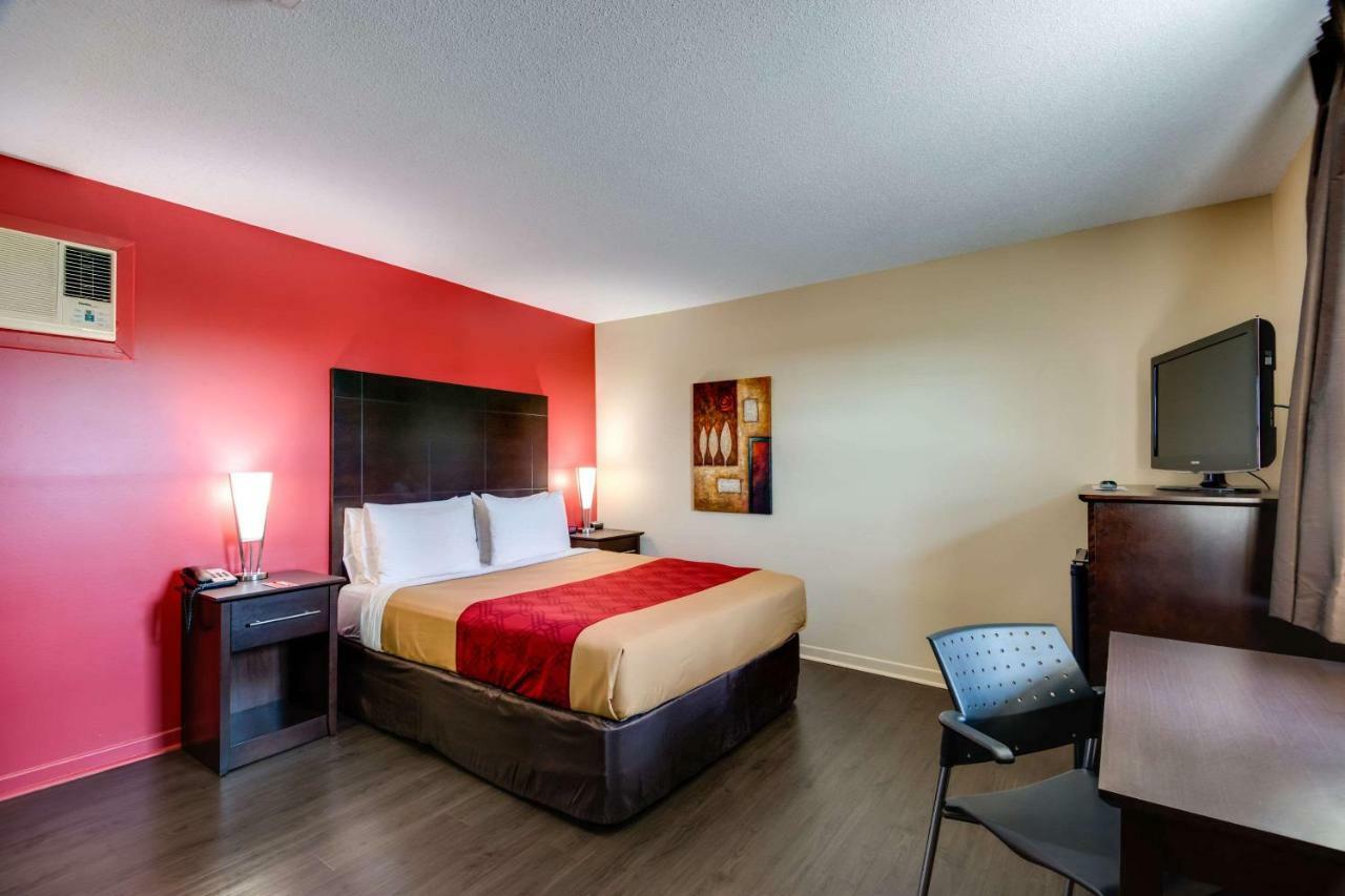 Econo Lodge Inn & Suites Saint Apollinaire Εξωτερικό φωτογραφία