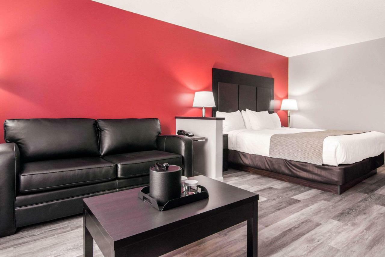 Econo Lodge Inn & Suites Saint Apollinaire Εξωτερικό φωτογραφία